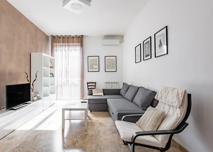 Florence Modern & Bright Apartment!